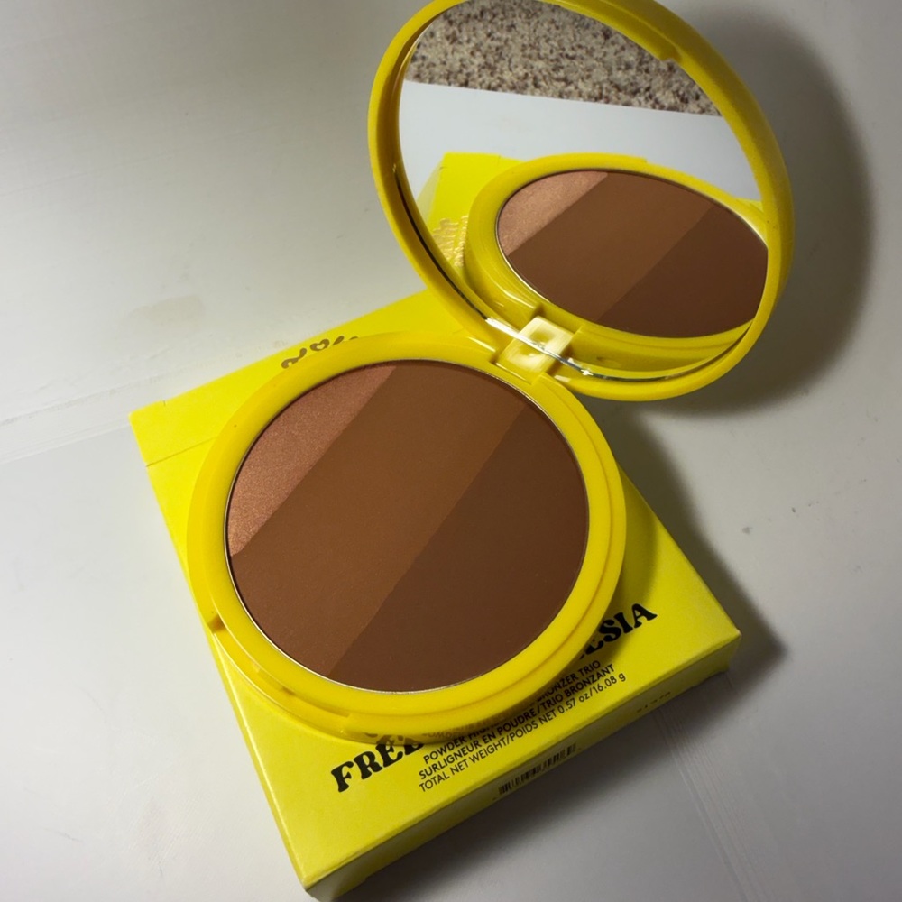 Flower Power Bronzer - Trixie Cosmetics Brand New In Box - Picture 3 of 4